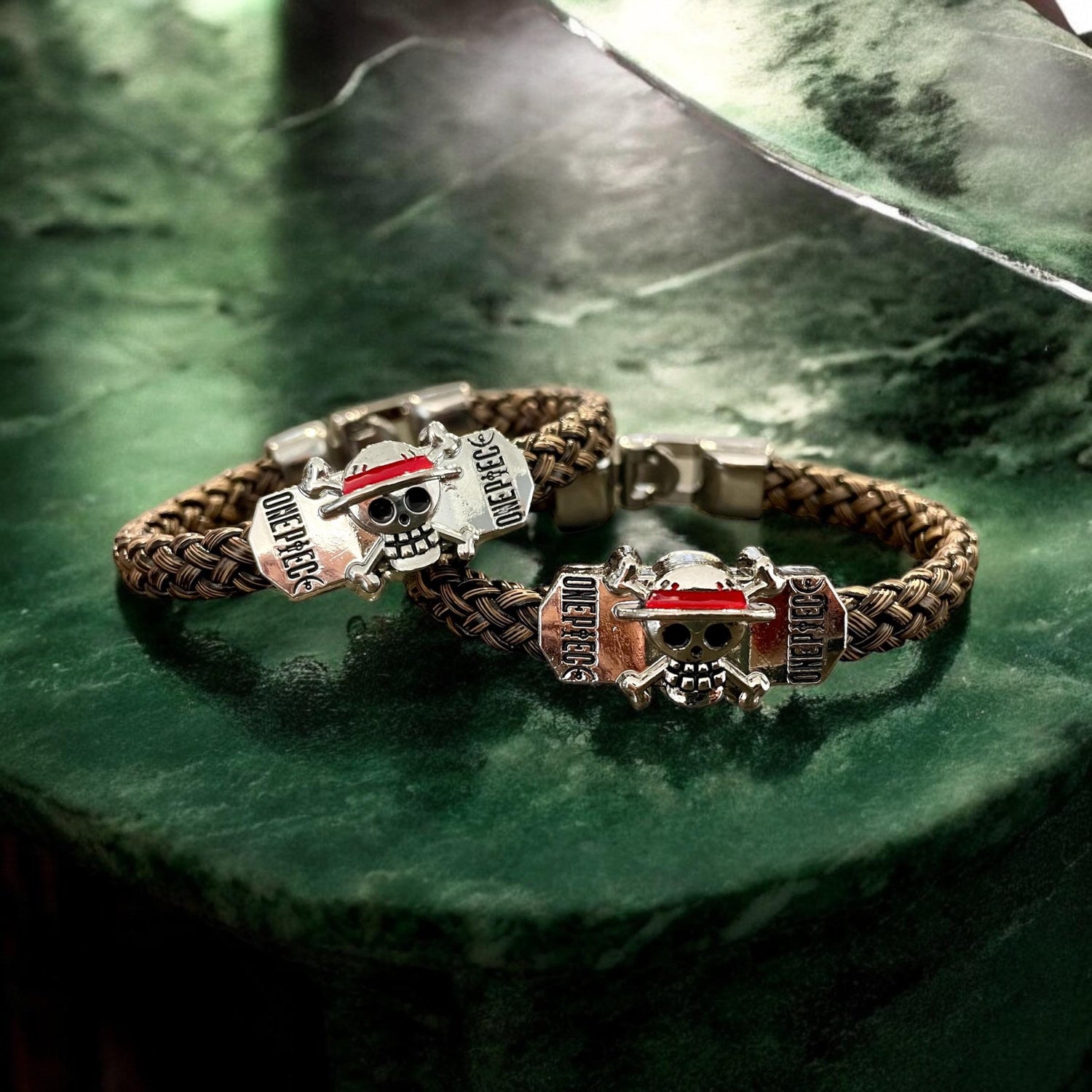 Bracelet / wrist bands